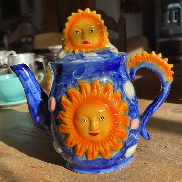 🌞 Ceramic Sun Teapot - Picture 2 of 11